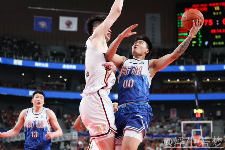 3月29日常规赛精华:上海对阵新疆 3月29日常规赛精华:上海对阵新疆